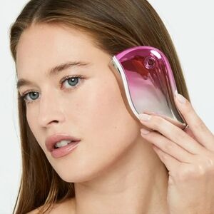 The Lift Gizmo Heated Guasha By Beambo